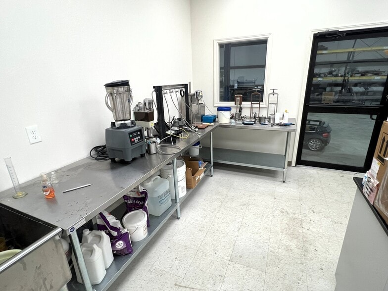 More Photos Of 7030 Windfern Rd, Houston Warehouse For Sale