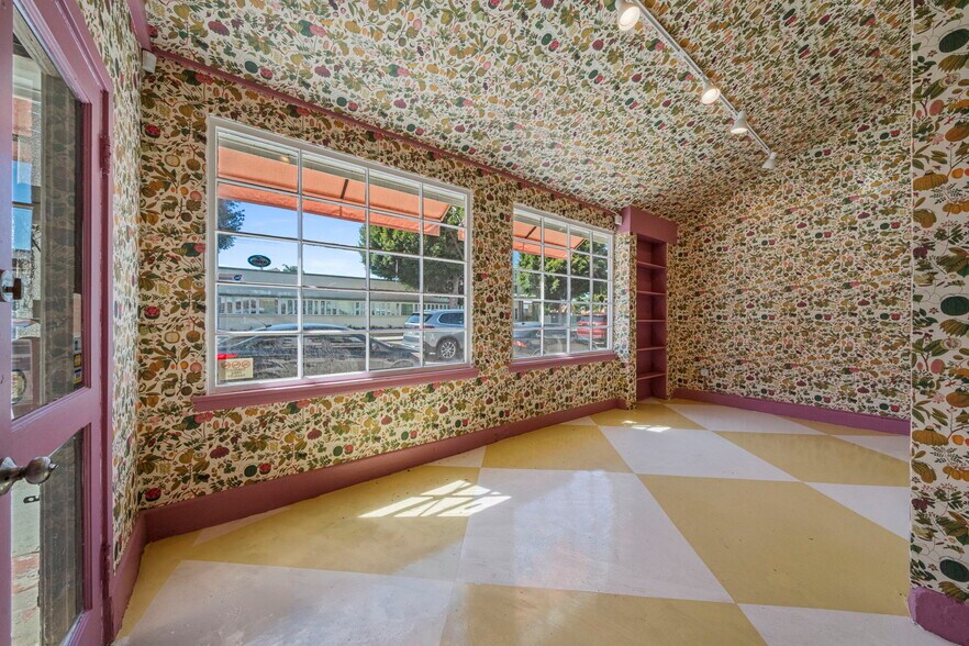 More Photos Of 1020-1024 S Robertson Blvd, Los Angeles Freestanding For Lease
