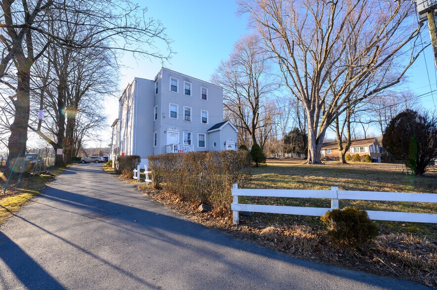 More Photos Of 5 Baker St, Mohegan Lake Apartments For Sale