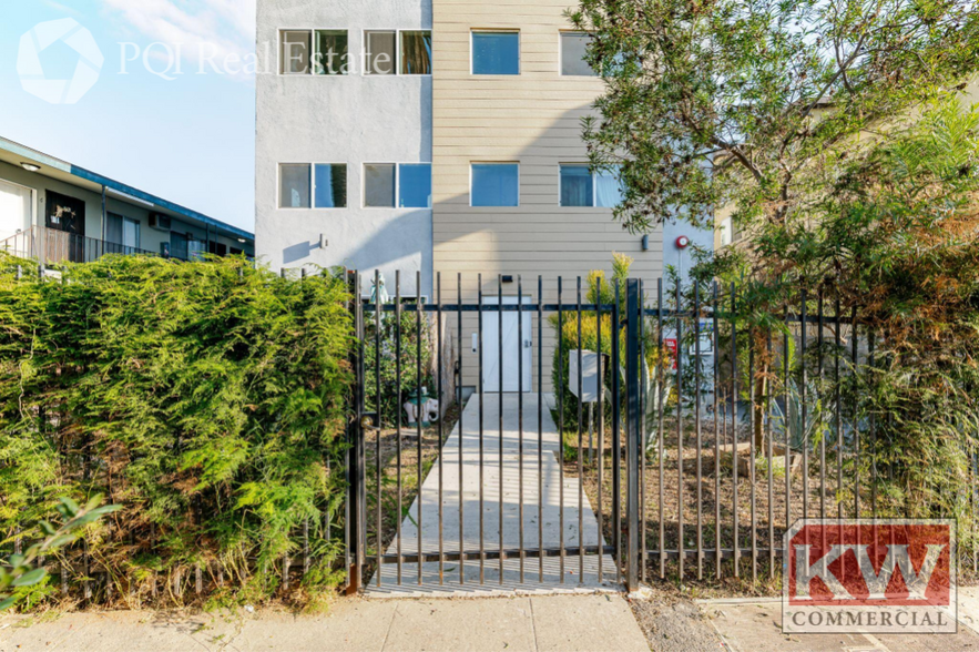 More Photos Of 3324 N Chapman St, Los Angeles Apartments For Sale