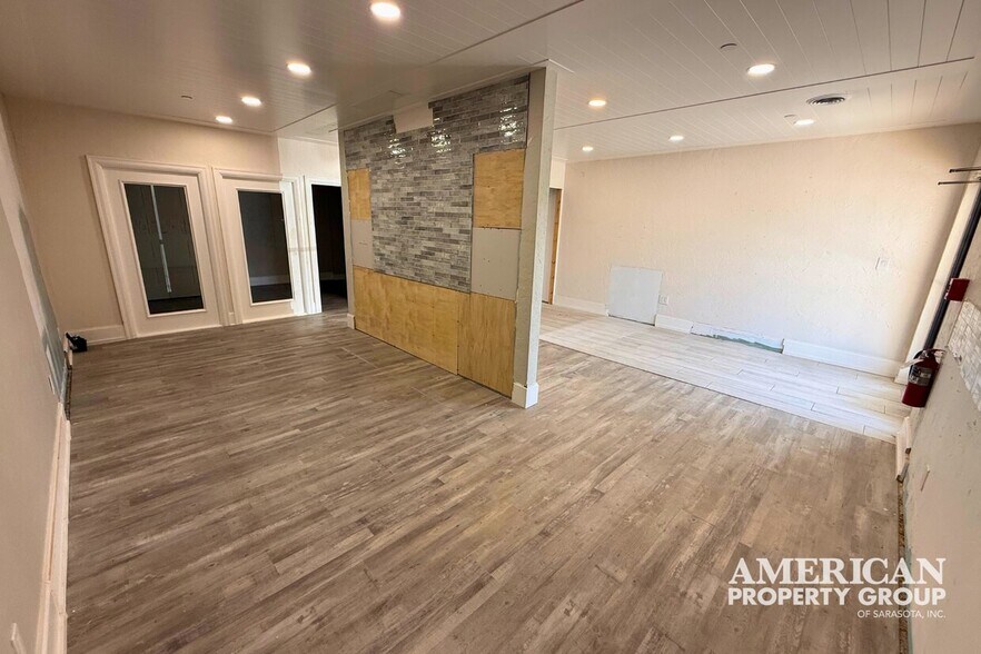 More Photos Of 5610 Gulf of Mexico Dr, Longboat Key Restaurant For Lease