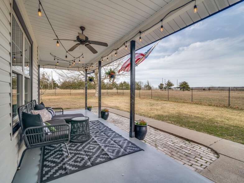 More Photos Of 1840 County Road 4309 N, Greenville Flex For Sale