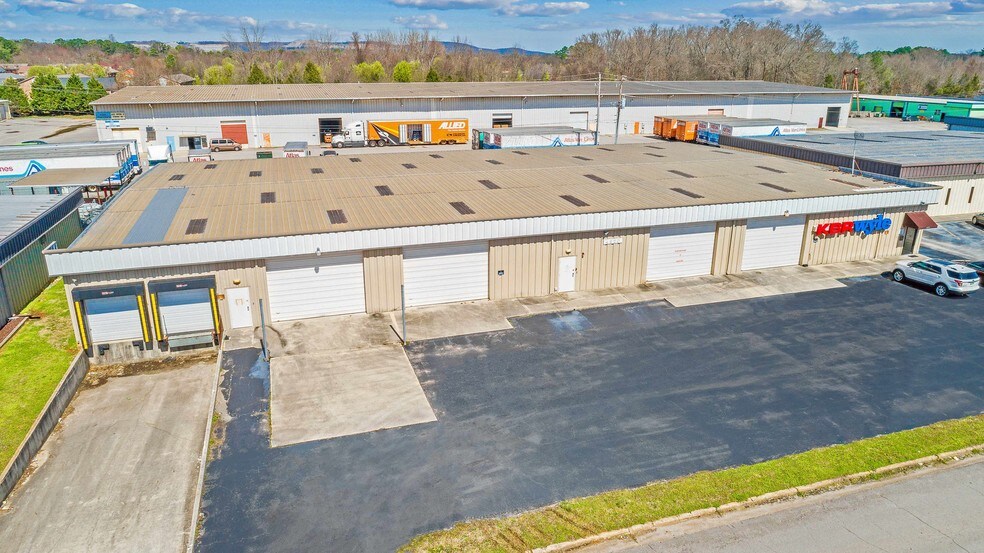 More Photos Of 4820 Commercial Dr, Huntsville Warehouse For Sale