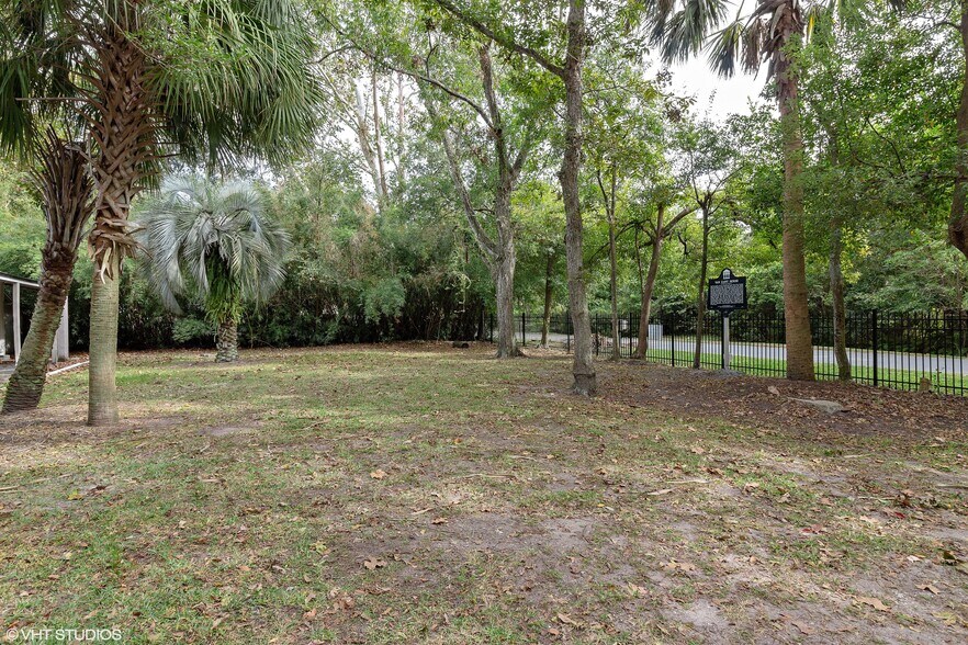 More Photos Of 5419 Woodcrest Rd, Jacksonville Apartments For Sale