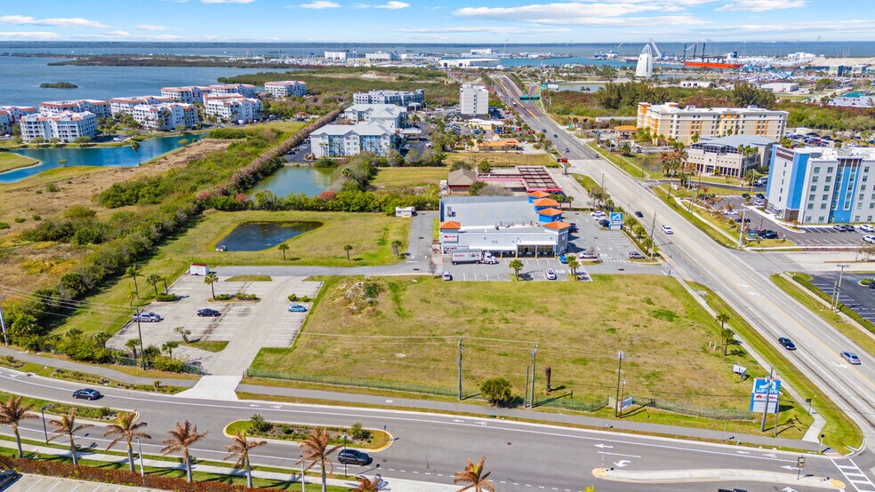 More Photos Of 8801 Astronaut Blvd, Cape Canaveral General Retail For Lease
