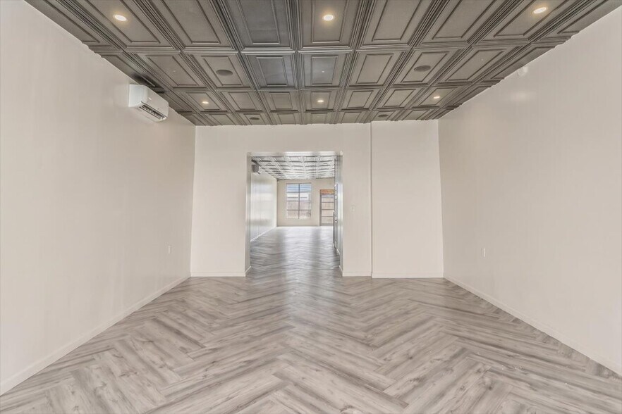 More Photos Of 6717 Myrtle Ave, Glendale Storefront Retail Residential For Sale