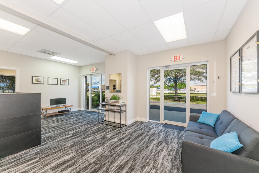 More Photos Of 1501 Sarasota Center Blvd, Sarasota Warehouse For Lease