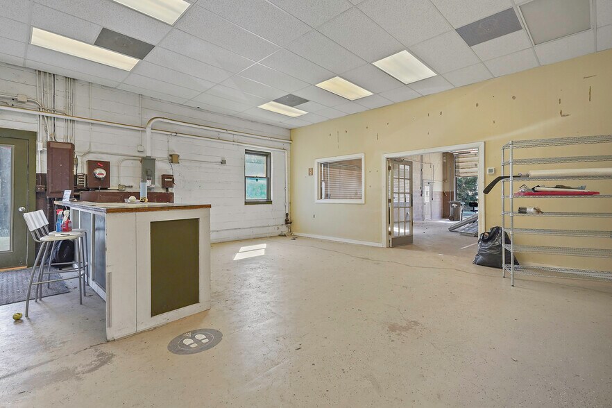 More Photos Of 43 E Colonial Hwy, Hamilton Restaurant For Sale