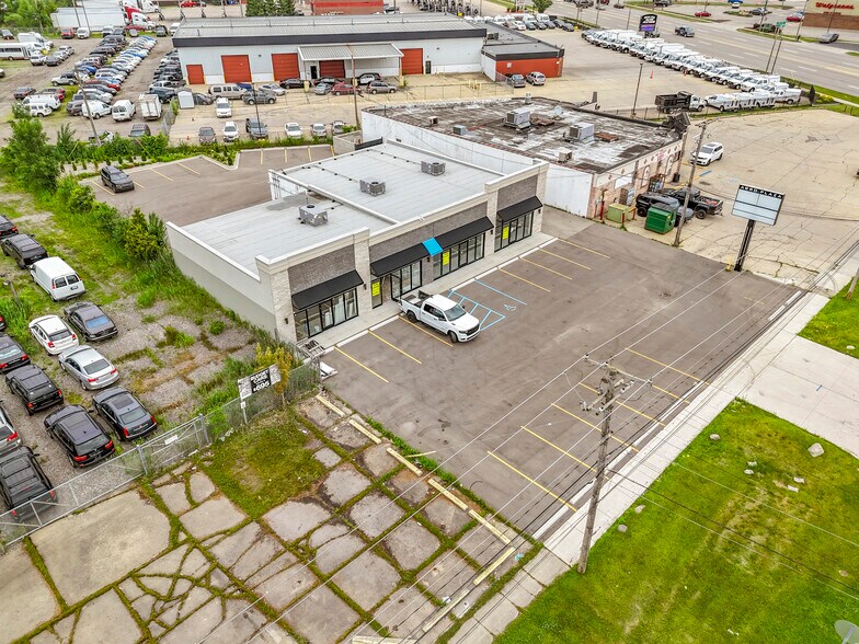 More Photos Of 16775-16777 E 13 Mile Rd, Fraser Unknown For Lease