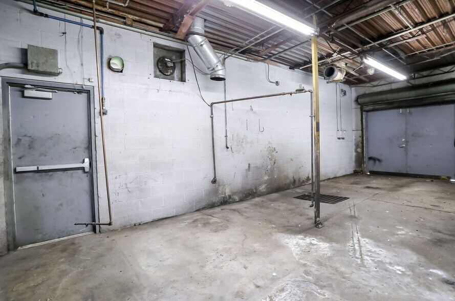 More Photos Of 2334 Production Dr, Indianapolis Warehouse For Lease