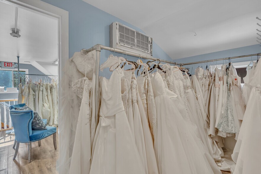 More Photos Of 141 Chambers Bridge Rd, Brick Storefront Retail Office For Sale