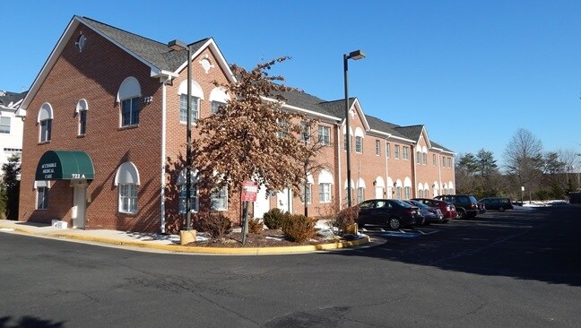 More Photos Of 722 Grant St, Herndon Medical For Sale