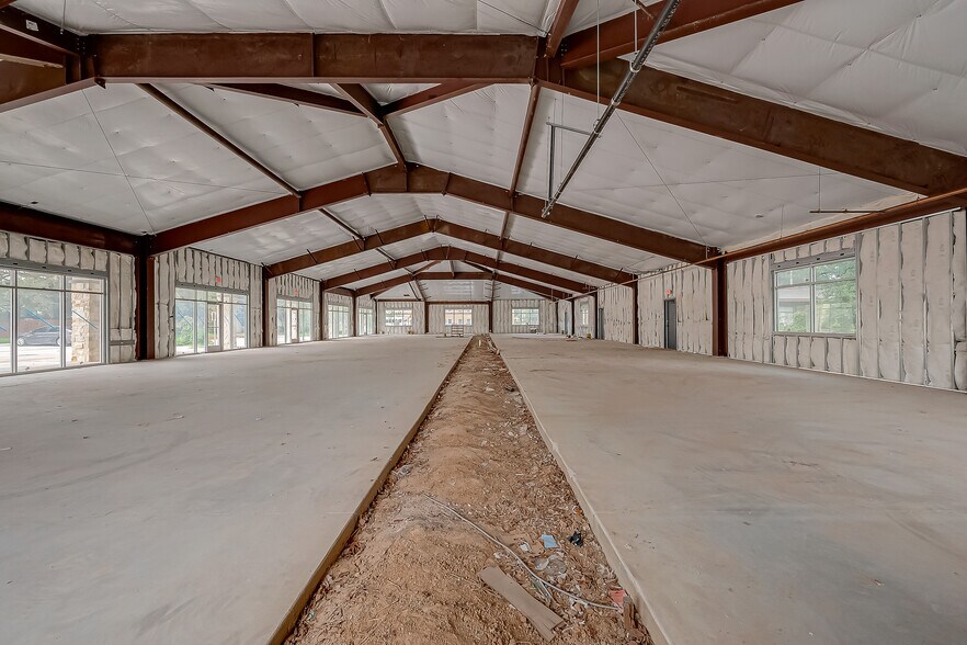 More Photos Of 910 East Ave, Katy Showroom For Lease
