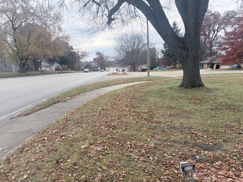 More Photos Of 700 N River Dr, Kankakee Office For Sale