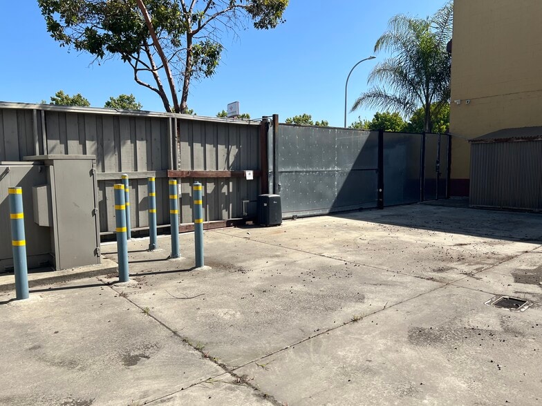 More Photos Of 4800 Bissell Ave, Richmond Manufacturing For Sale