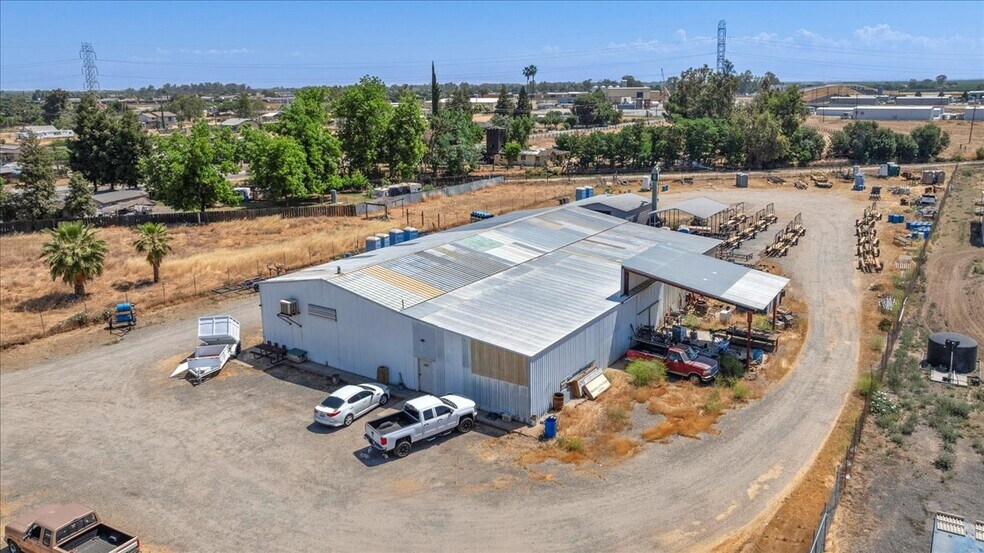 More Photos Of 15447 Avenue 28 1/2 Ave, Madera Freestanding For Sale