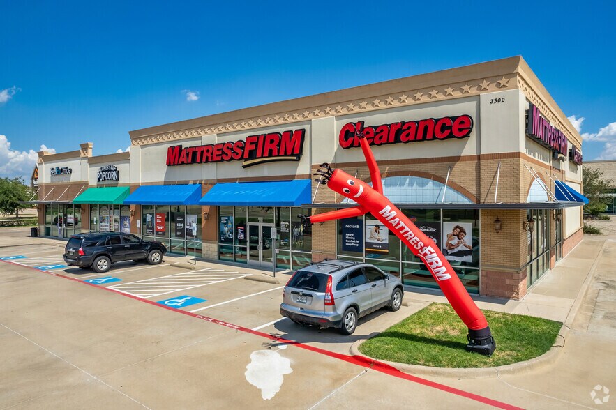 More Photos Of 3300 Grapevine Mills Pky, Grapevine Storefront For Lease