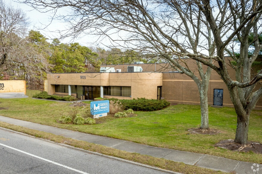 More Photos Of 905 Waverly Ave, Holtsville Warehouse For Sale
