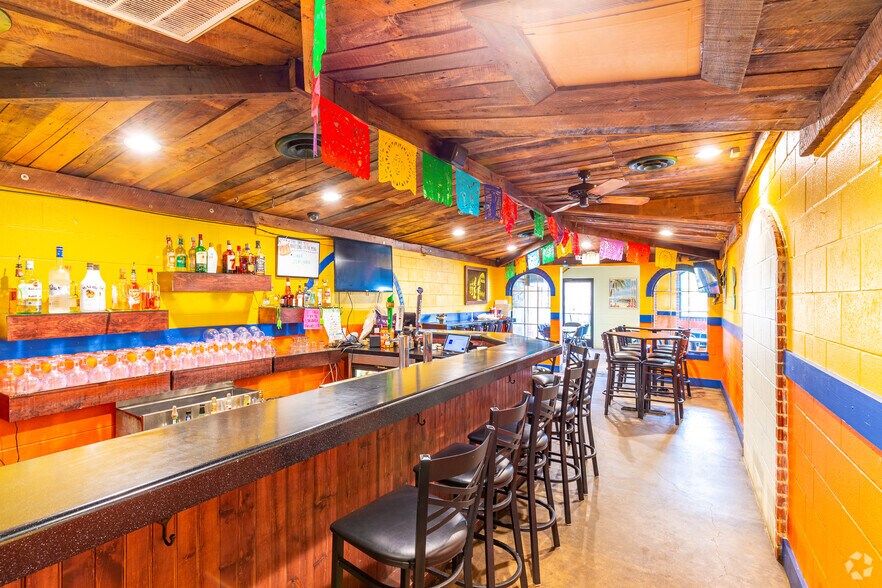 More Photos Of 515 W Royall Blvd, Malakoff Restaurant For Sale