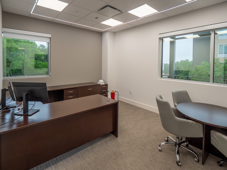 More Photos Of 10721 Research Blvd, Austin Storefront Retail Office For Lease