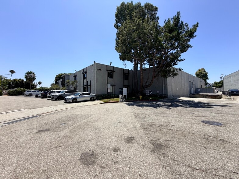 More Photos Of 3975 Landmark St, Culver City Warehouse For Lease