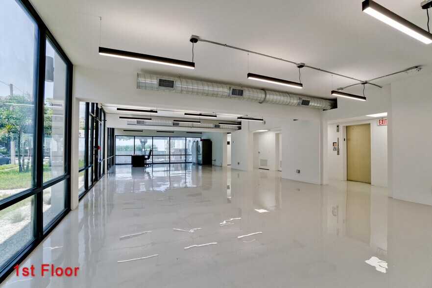 More Photos Of 1551 2nd St, Sarasota Office For Sale