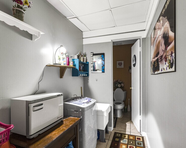 More Photos Of 201 N Indian Canyon Dr, Palm Springs Storefront Retail Office For Sale