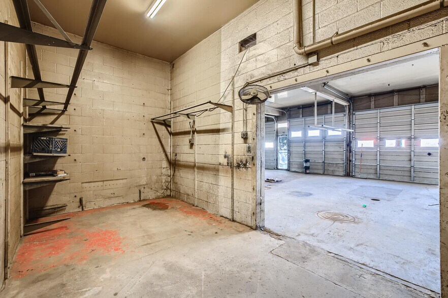 More Photos Of 404 S Circle Dr, Colorado Springs Auto Repair For Sale