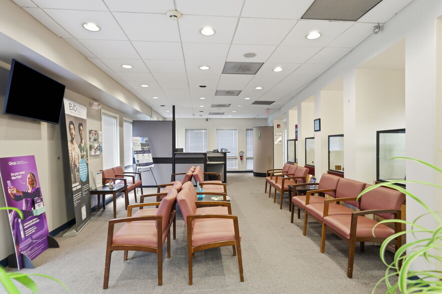 More Photos Of 1568 Woodbourne Rd, Levittown Office For Lease