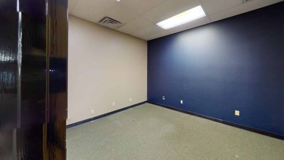 More Photos Of 950 Starvue Dr NW, Cleveland Office For Sale