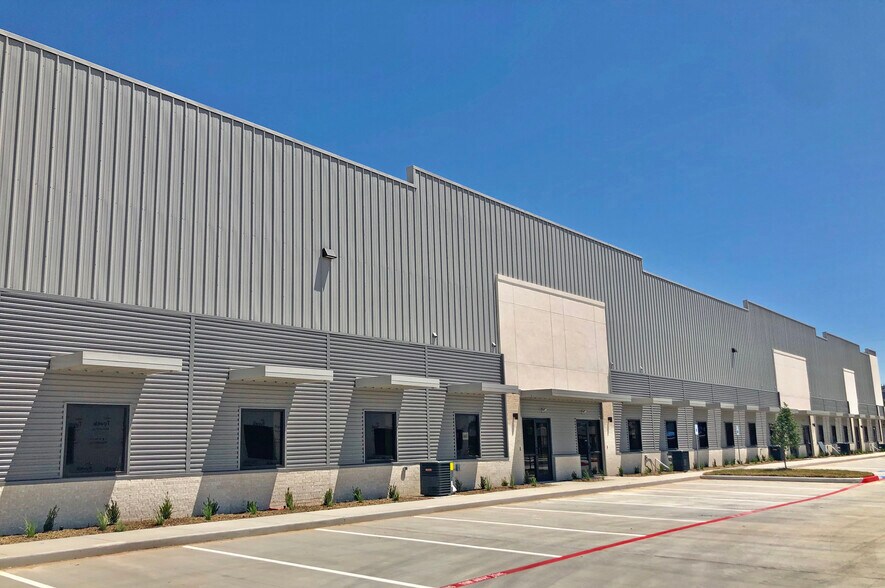 More Photos Of 202 Industrial Blvd, Sugar Land Warehouse For Sale