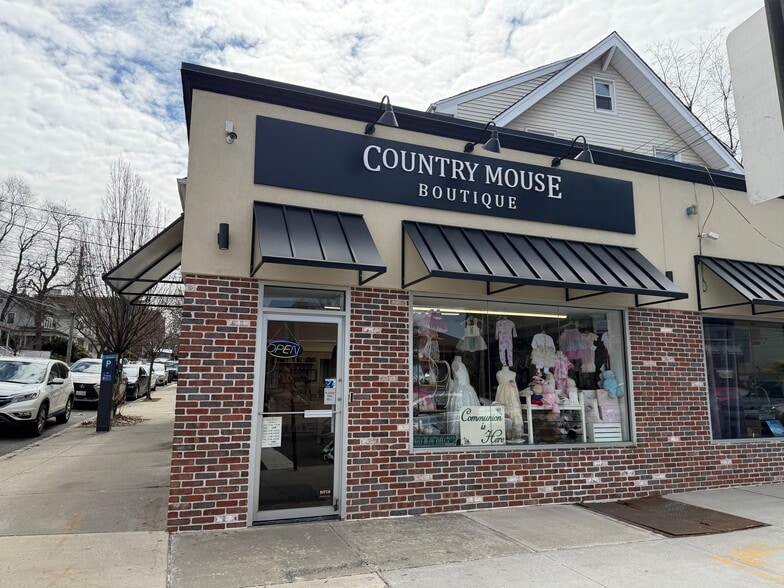 More Photos Of 570-572 Forest Ave, Staten Island Storefront Retail Residential For Lease