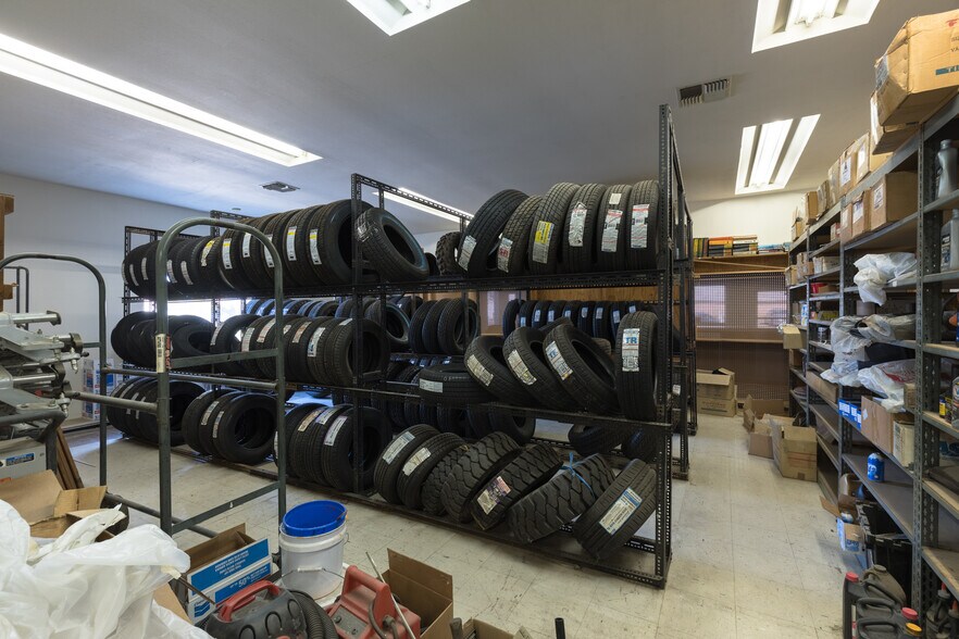 More Photos Of 609 N 7th St, Williams Auto Repair For Sale