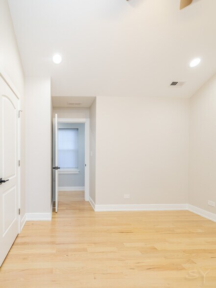 More Photos Of 6126 Eberhart ave, Chicago Apartments For Sale