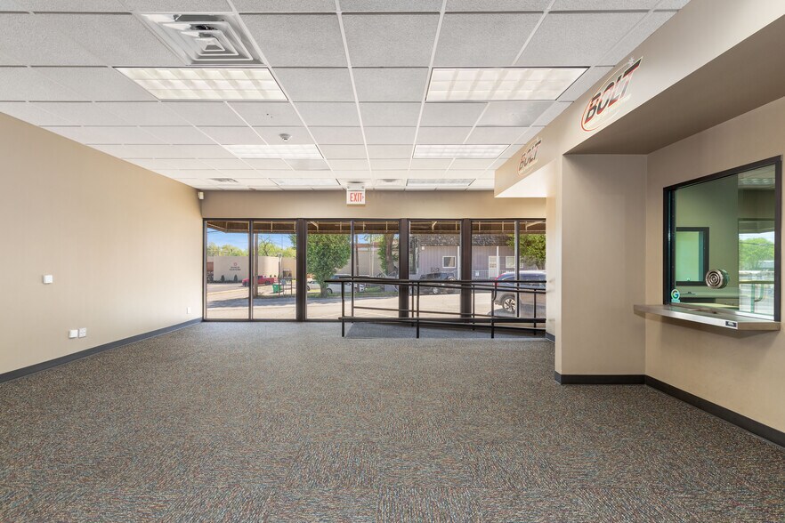 More Photos Of 212 S Main St, Grove Office For Sale