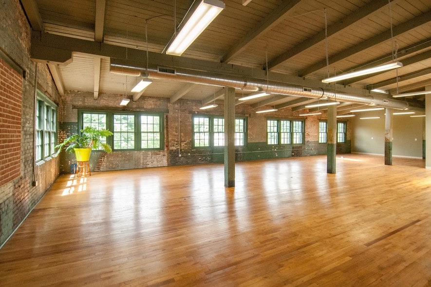 More Photos Of 315 Albemarle Ave SE, Roanoke Industrial For Lease