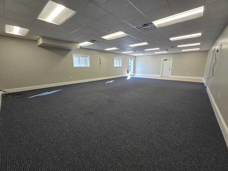 More Photos Of 3113 Mogadore Rd, Akron Warehouse For Sale