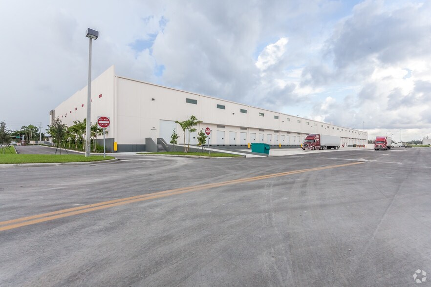 More Photos Of 11255 NW 106th St, Miami Warehouse For Lease