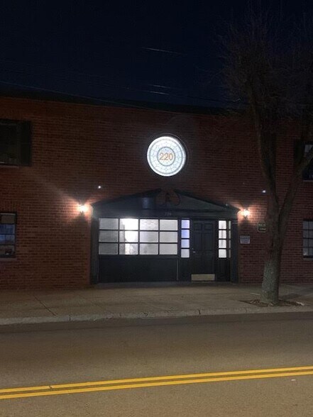 More Photos Of 220 Mineola Blvd, Mineola Office For Lease