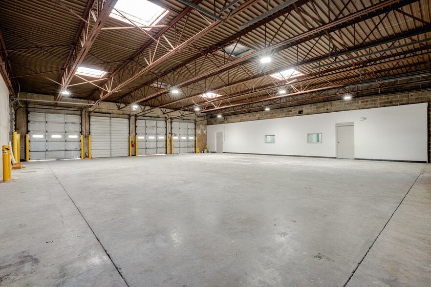 More Photos Of 2560 E Long Ave, Fort Worth Service For Lease