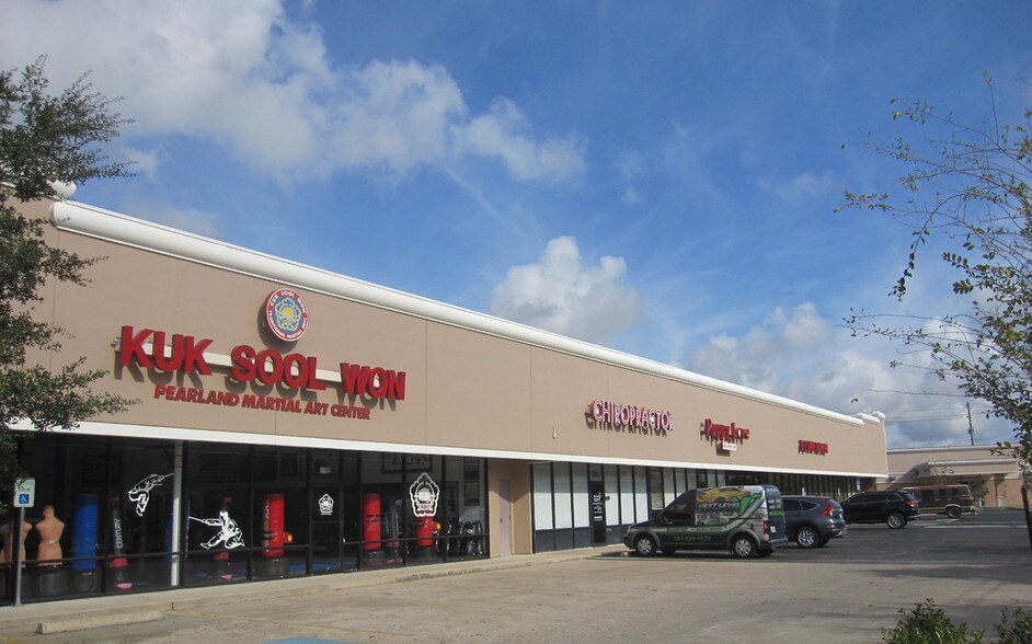 More Photos Of 2514-2550 E Broadway St, Pearland Unknown For Lease