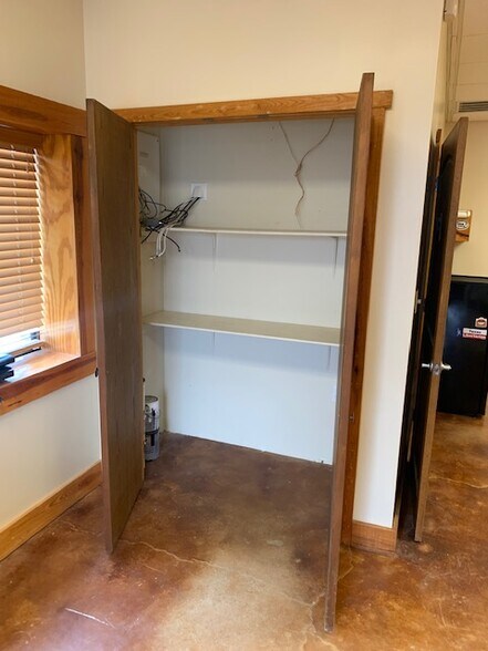 More Photos Of 120 Frog Pond Ln, Dripping Springs Freestanding For Lease
