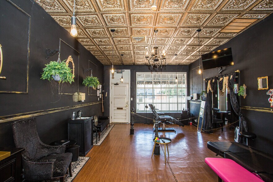 More Photos Of 1812 Avenue R, Lubbock Office For Sale