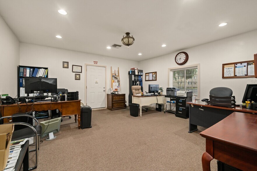 More Photos Of 7121 Magnolia Ave, Riverside Office For Sale