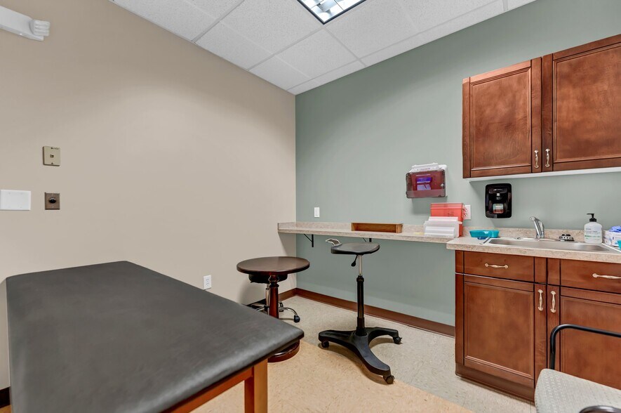 More Photos Of 9095 Main St, Clarence Medical For Lease