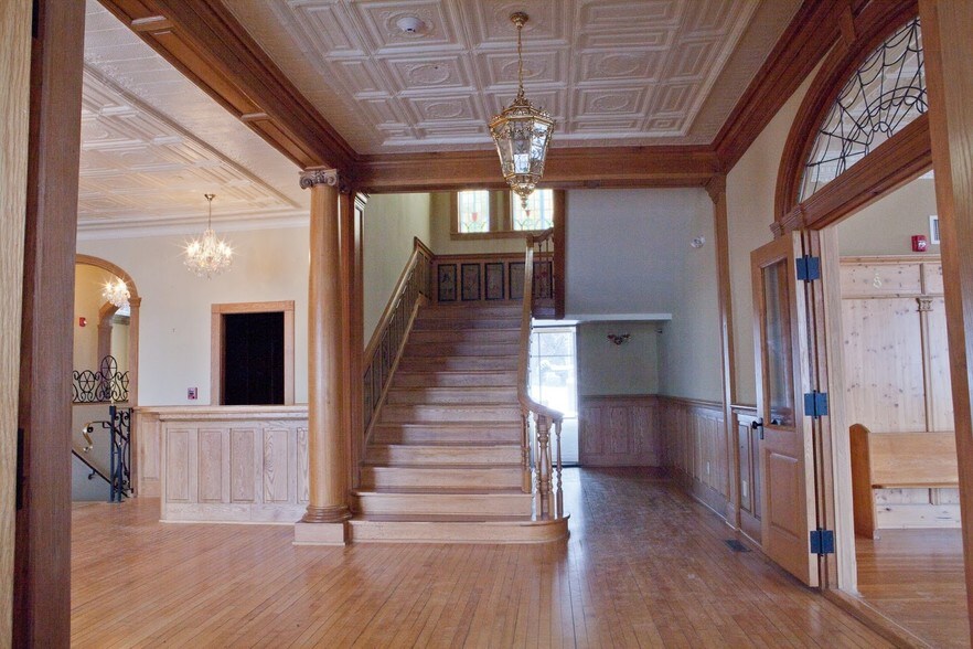 More Photos Of 212 Main St W, New Prague Hotel For Sale