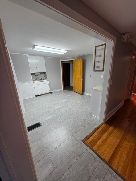 More Photos Of 1062 Portland Cobalt Rd, Portland Office For Lease