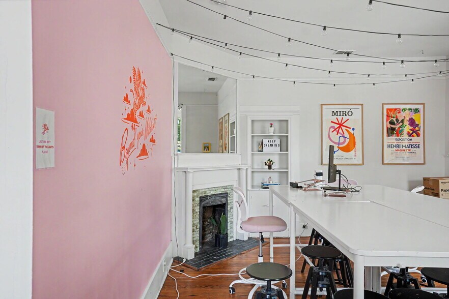 More Photos Of 17 W 41st St, Savannah Freestanding For Sale
