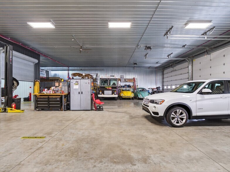 More Photos Of 15306 Covington Rd, Fort Wayne Flex For Sale