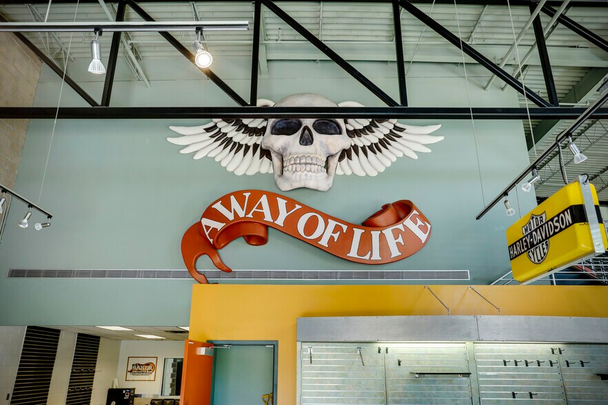 More Photos Of 2885 W County Line Rd, Littleton Auto Dealership For Sale